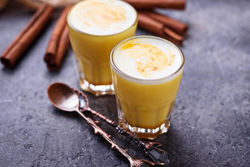 turmeric tea in glass 