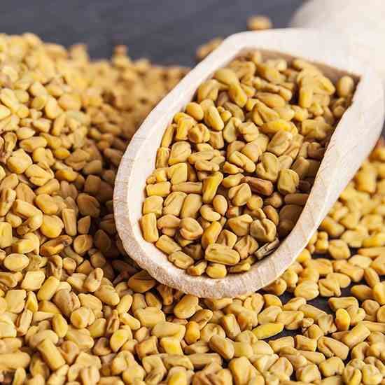 fenugreek-seeds-in-woodenspoon