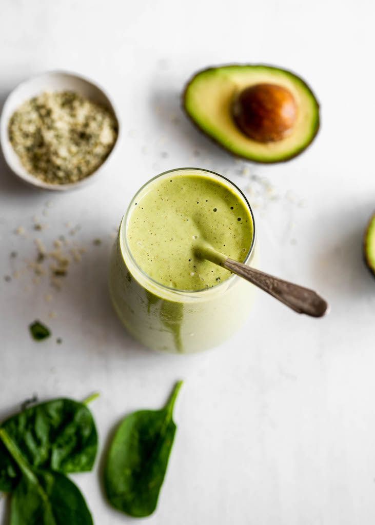 avocado-juice-in-glass-with-avocado